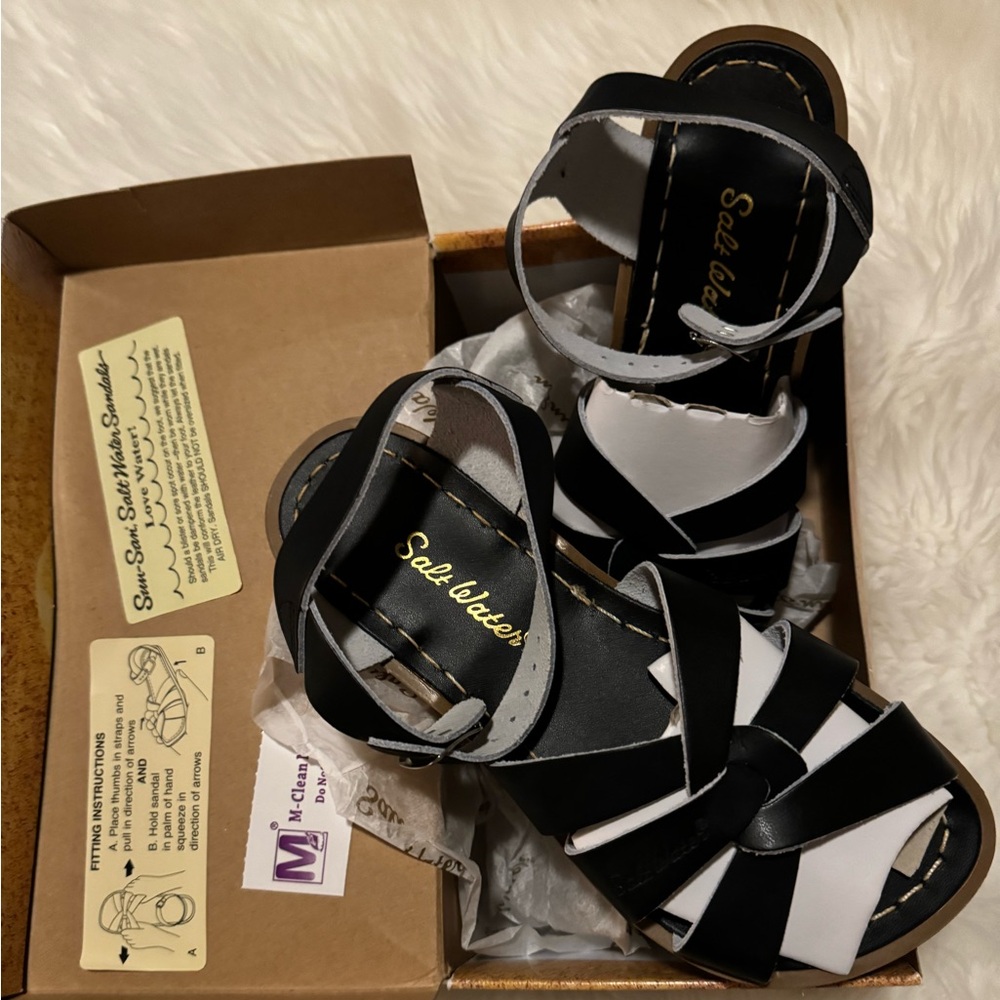 Brand new salt water sandals (Black) 2Y
